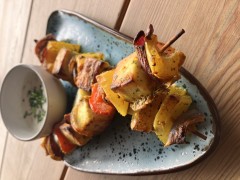 paneer owczy w ziołowej marynacie z nierafinowanego oleju rzepakowego - propozycja podania jako szaszłyk z grilla lub patelni z warzywami i sosem jogurtowym