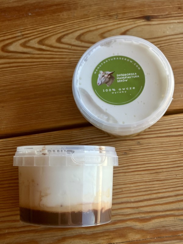 jogurt owczy z czekoladą